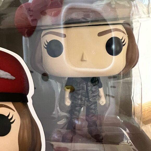 Funko Pop Stranger Things ROBIN the HUNTER S4 Vinyl Figure - Picture 6 of 7